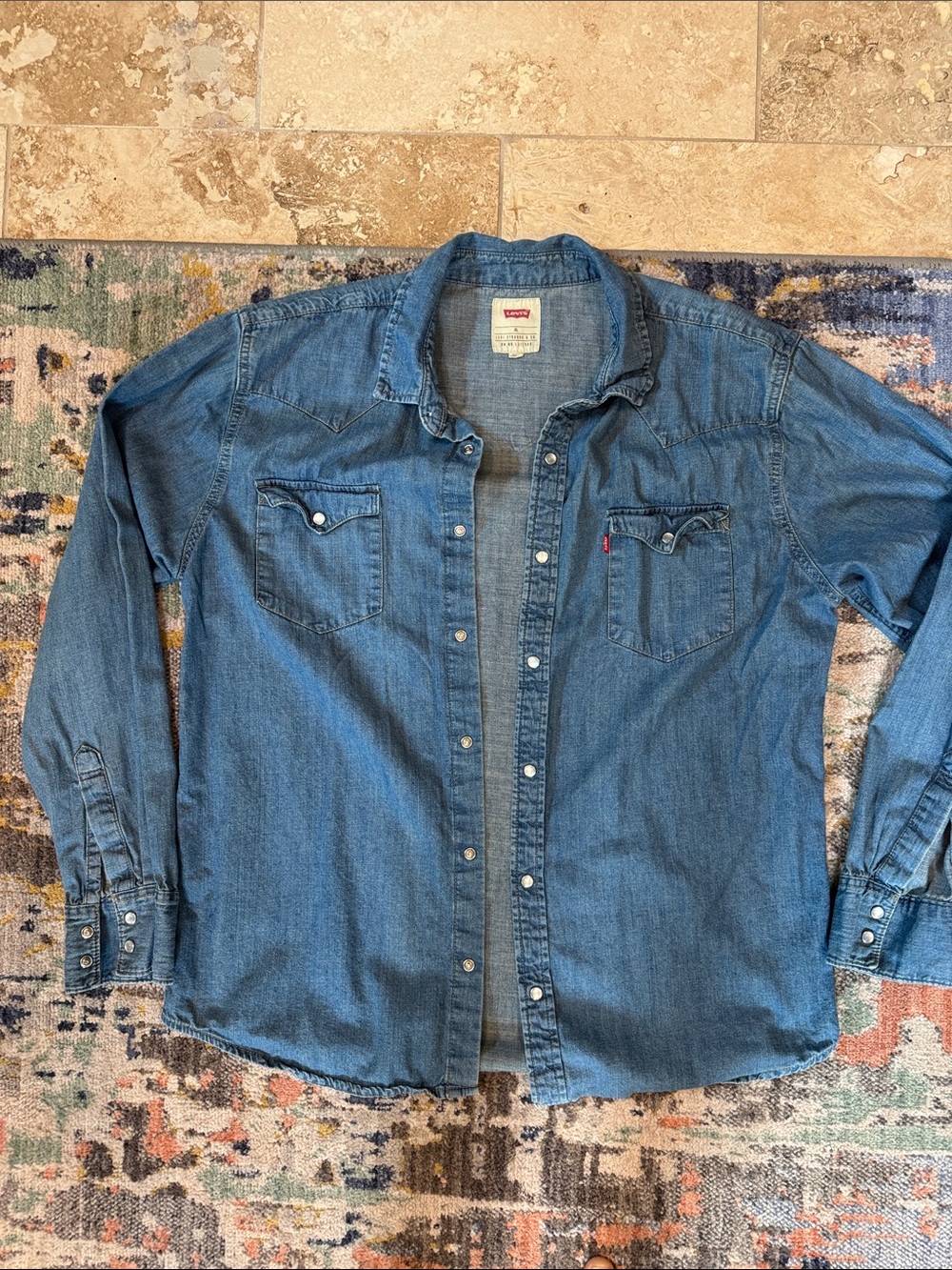 Men’s LEVI pearl snap long sleeve button up size  x large